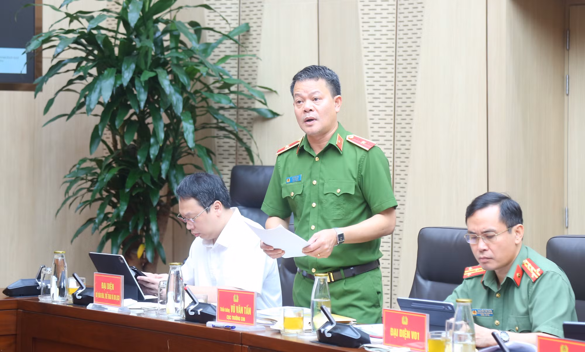Thiếu tướng Vũ Văn Tấn báo cáo về những nhiệm vụ trọng tâm của Đề án 06.