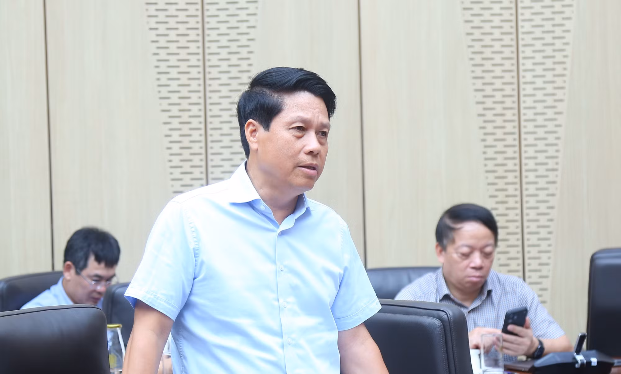 Đại diện lãnh đạo các bộ, ngành phát biểu tại buổi làm việc.