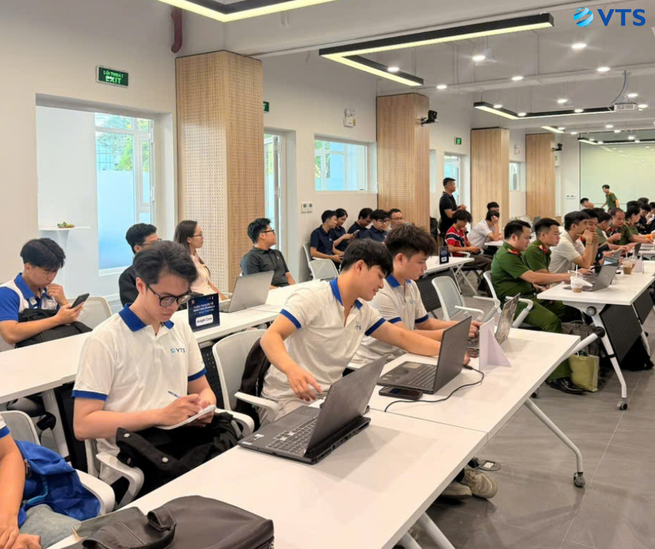 Các tahnfh viên NotaryX cùng nhau nỗ lực.