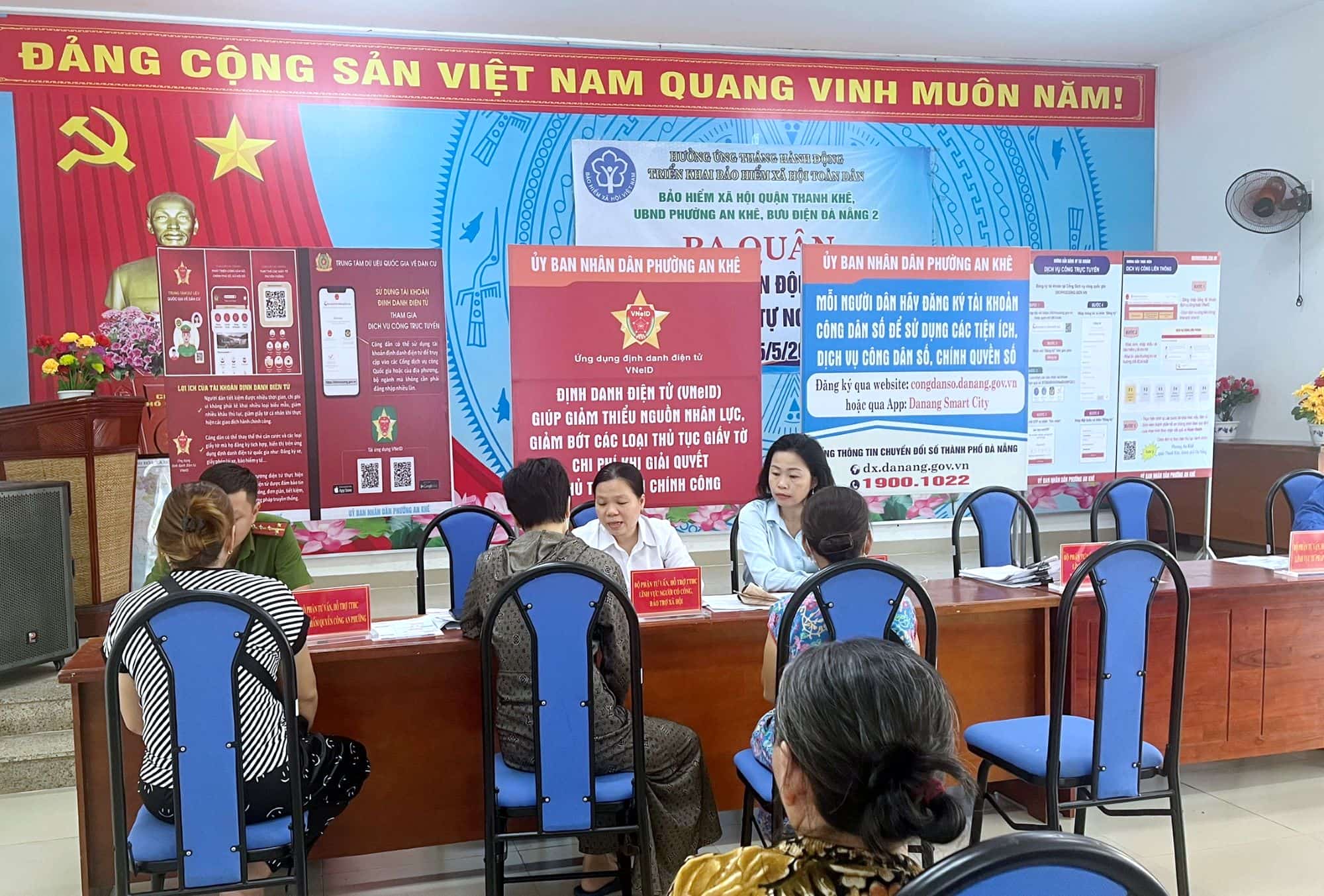Mot-phien-lam-viec-Ngay-Chu-nhat-gan-Dan_An-Khe.jpg